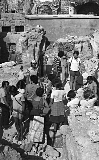 Jewish Hevron - Digging at Avraham Avinu, 1976