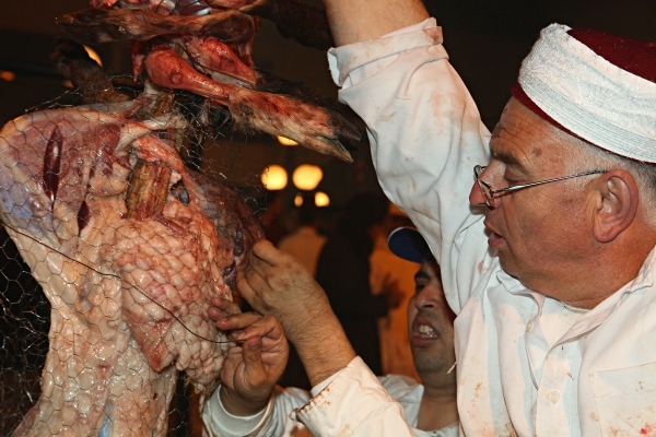 Samaritan, Shomronim, Passover Sacrifice -- Zevach - Skewering the lamb