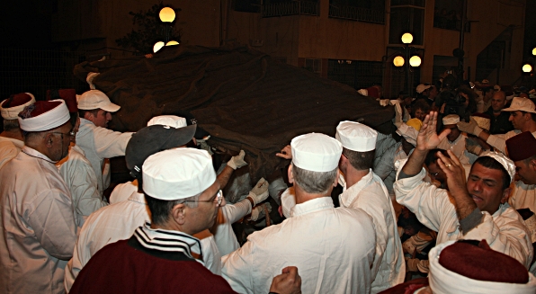 Samaritan, Shomronim, Passover Sacrifice -- Zevach - Covering the cooking pit