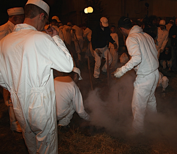 Samaritan, Shomronim, Passover Sacrifice -- Zevach - Covering the cooking pit
